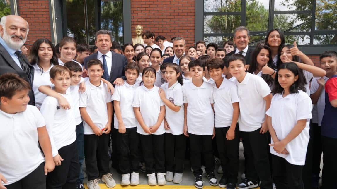 İLÇE KAYMAKAMIMIZ SAYIN A. ATAKAN ATASOY VE İLÇE MİLLİ EĞİTİM MÜDÜRÜMÜZ CEVAT DERVİŞOĞLU OKULUMUZU ZİYARET ETTİLER